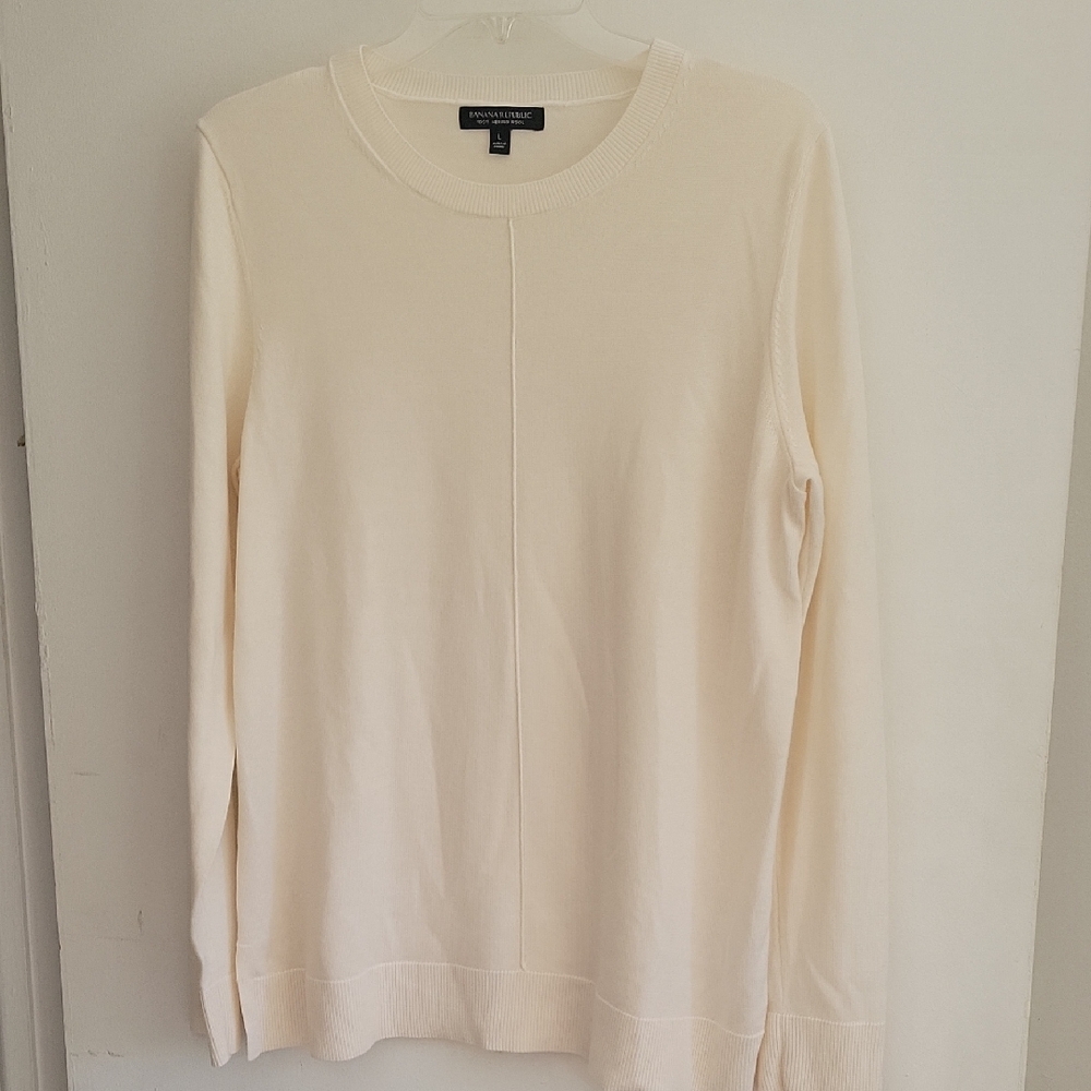 Banana Republic Cream Crew Neck Sweater